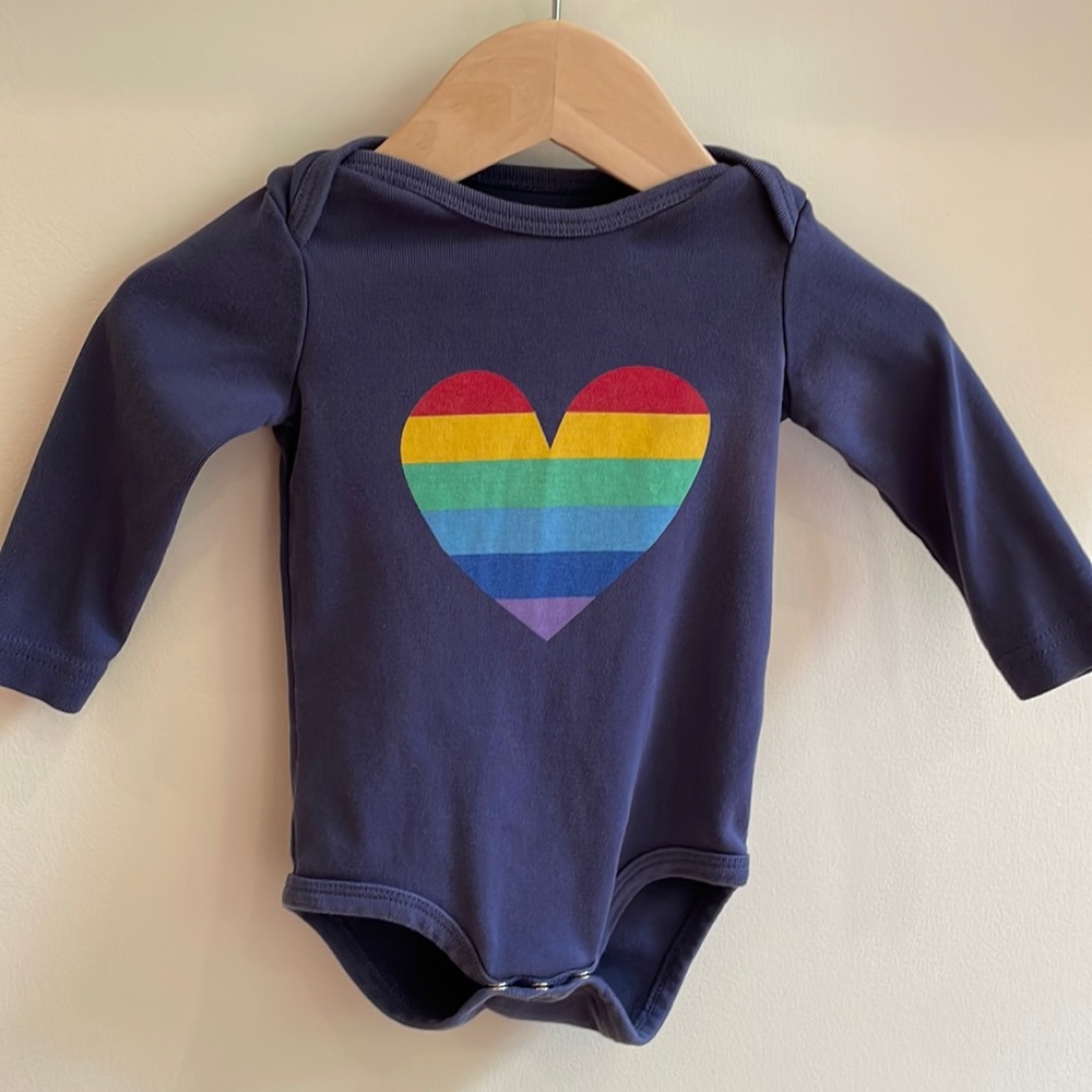 Primary - Long Sleeve Babysuit - Rainbow Heart. Navy/Bright Rainbow.